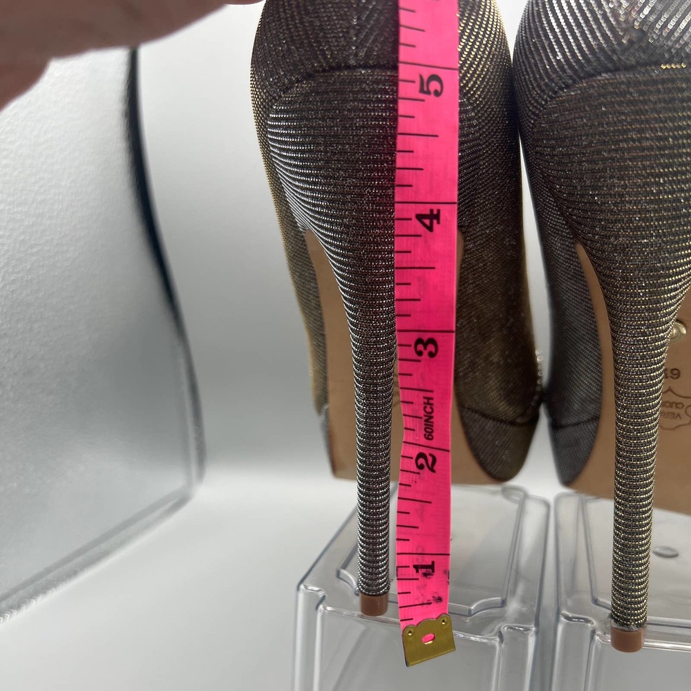 Charles David Vacci Silver Pumps sz 6 1/2 - Picture 9 of 10
